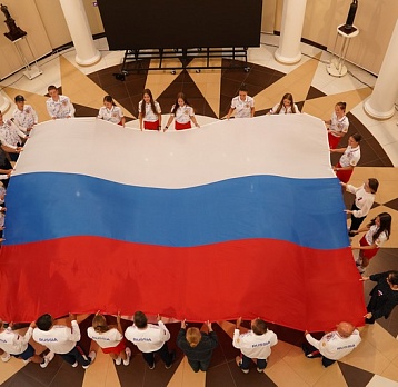 Праздничные мероприятия ко Дню государственного флага РФ